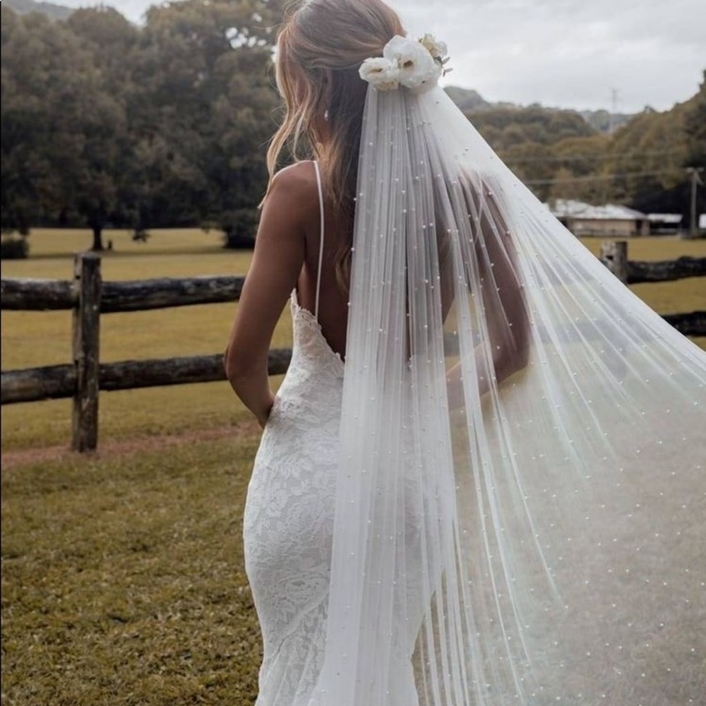 Wedding veil with pearls